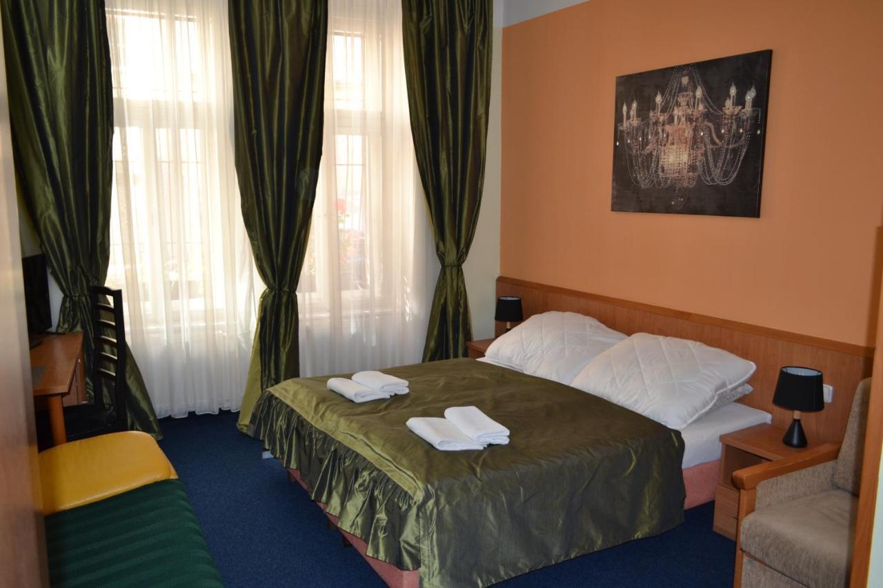 Aladin Praha Hotel Bagian luar foto