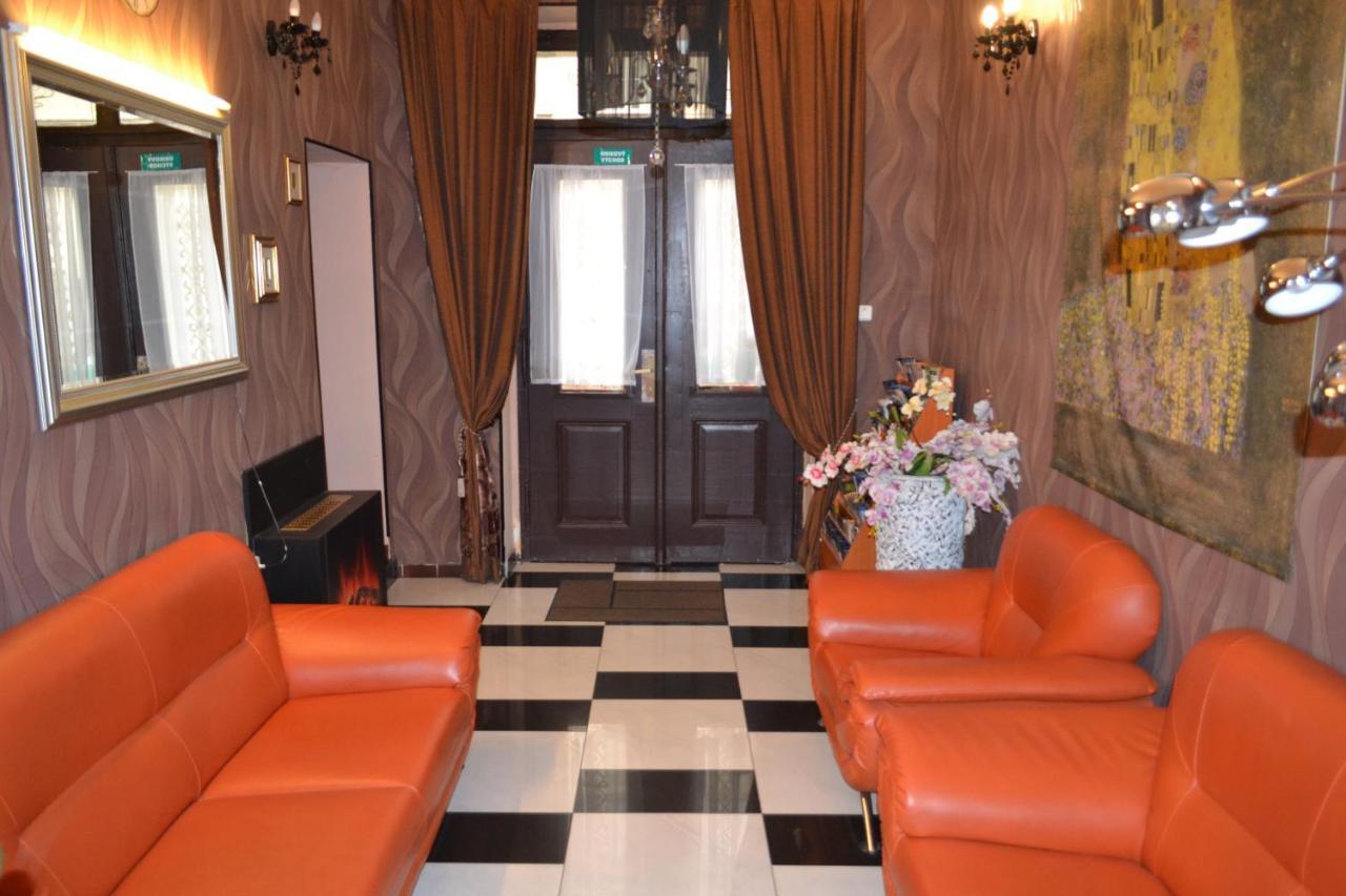 Aladin Praha Hotel Bagian luar foto