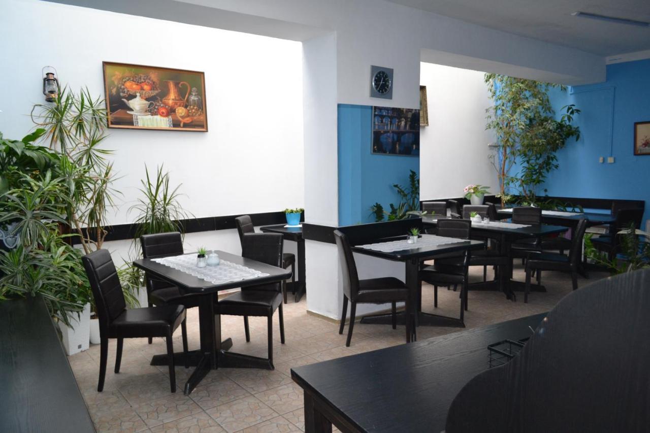 Aladin Praha Hotel Bagian luar foto