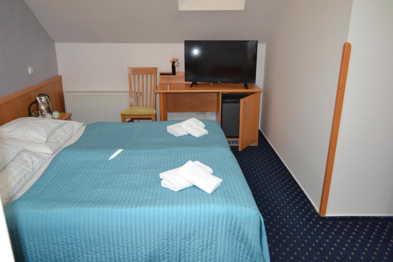 Aladin Praha Hotel Bagian luar foto