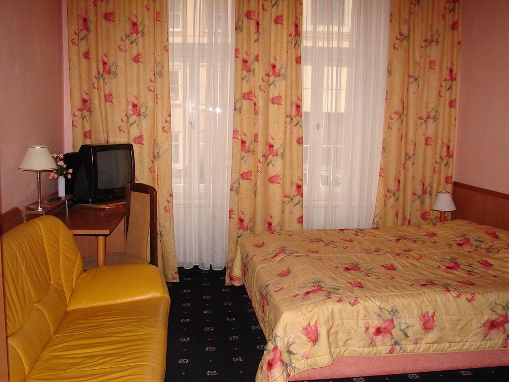 Aladin Praha Hotel Bagian luar foto