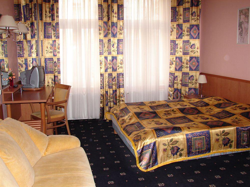 Aladin Praha Hotel Bagian luar foto