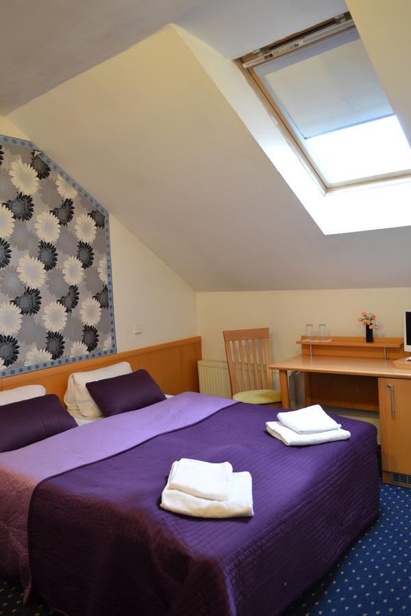 Aladin Praha Hotel Bagian luar foto