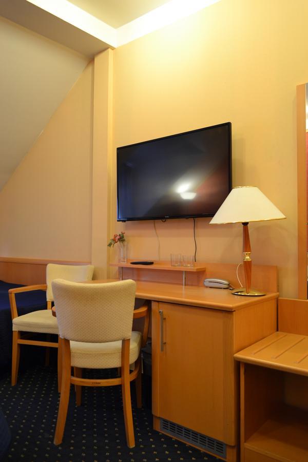 Aladin Praha Hotel Bagian luar foto