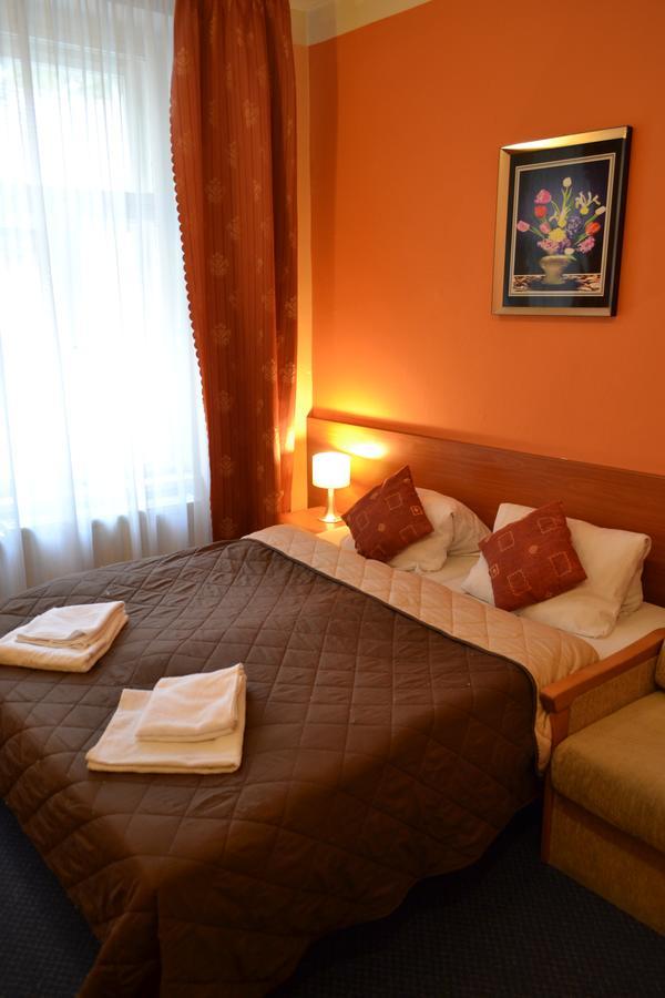 Aladin Praha Hotel Bagian luar foto