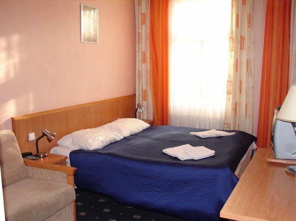 Aladin Praha Hotel Bagian luar foto