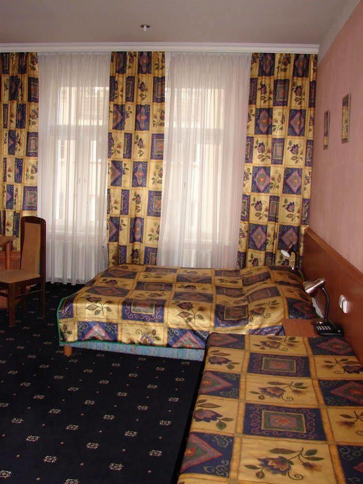 Aladin Praha Hotel Bagian luar foto