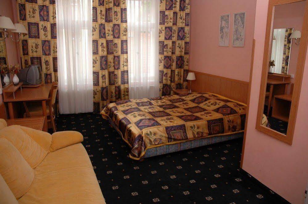 Aladin Praha Hotel Bagian luar foto