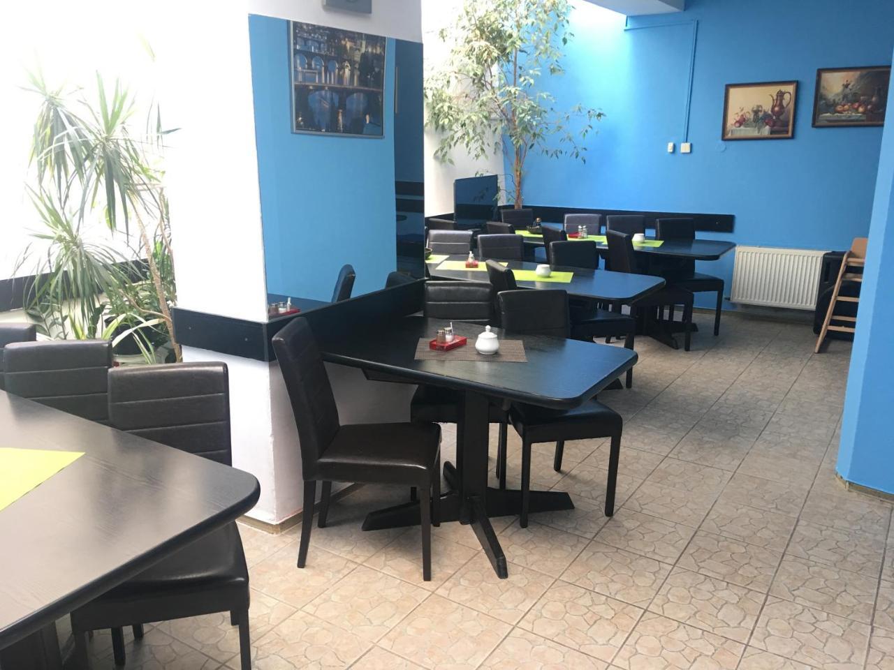 Aladin Praha Hotel Bagian luar foto